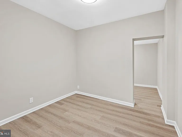 1833 Fontain St — Photo 11
