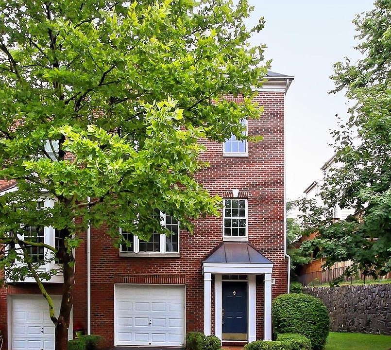 1st image of 4009 Park Chase Dr