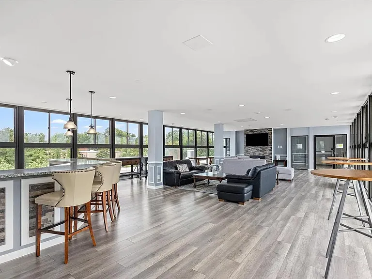 600 Roosevelt Blvd — Photo 15