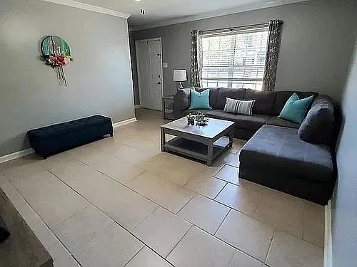 4624 Parkoaks Dr Photo 1
