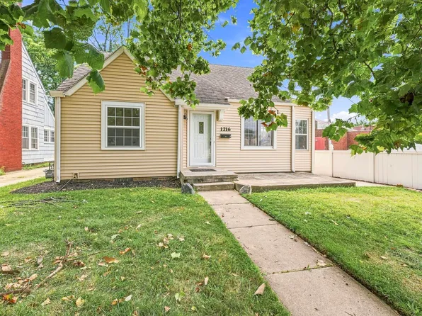 1216 Longfellow Ave, South Bend, IN 46615