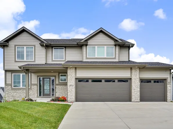 3633 NW 166th St, Clive, IA 50325