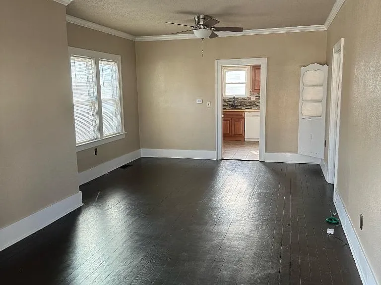 1507 Whitener St — Photo 2