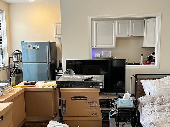 5th image of 3345-3347 N Marshfield Ave #102