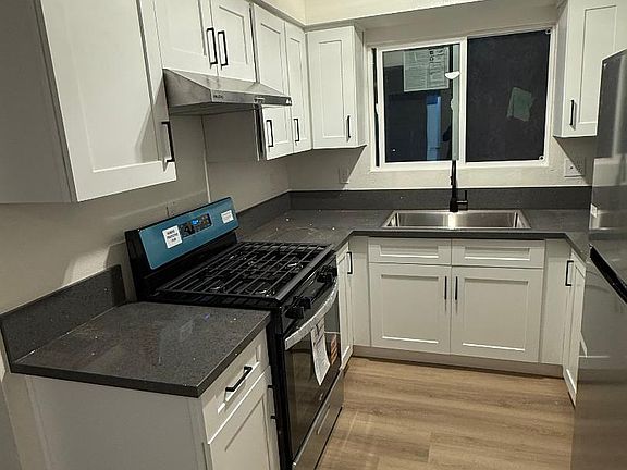 4th image of 33081 Esther St APT A