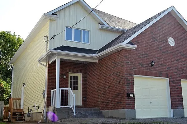 11A Dufferin St #UPPER — Photo 1