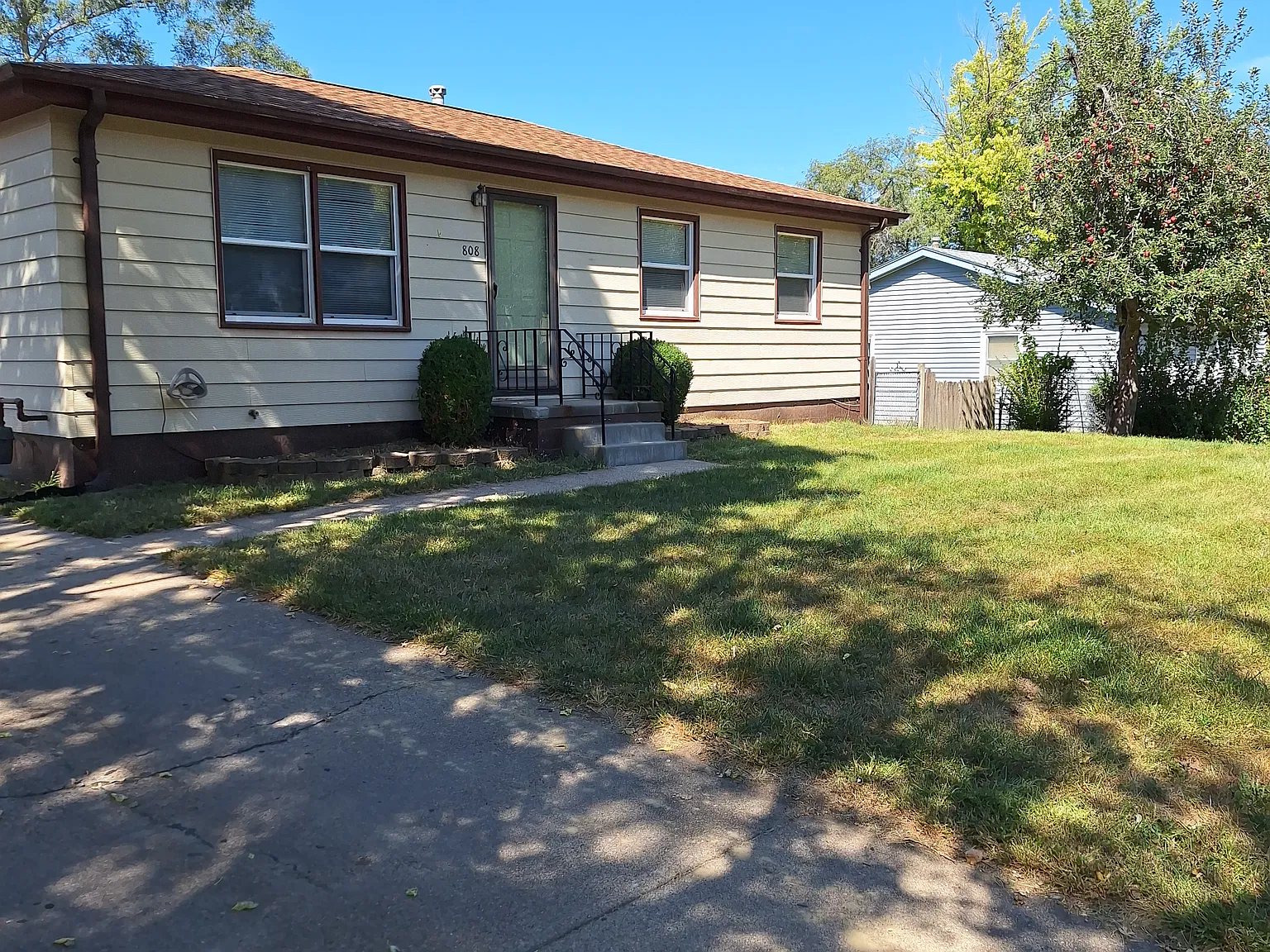 3 bed, 2043 sqft, $1,850 — Photo 2