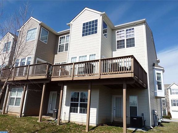3rd image of 100 Hudson Dr