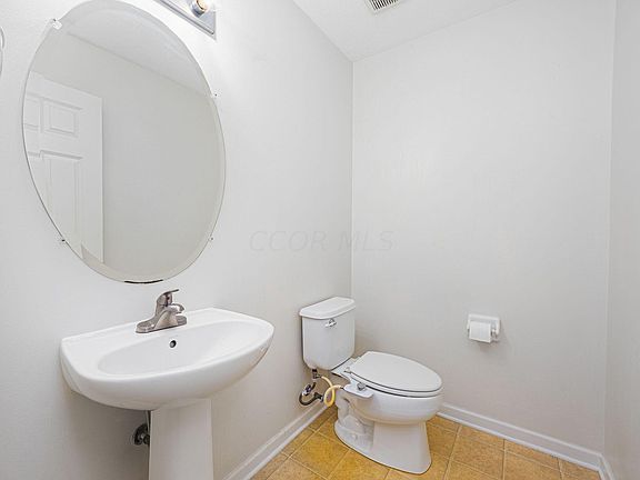 5th image of 654 Grove Cir