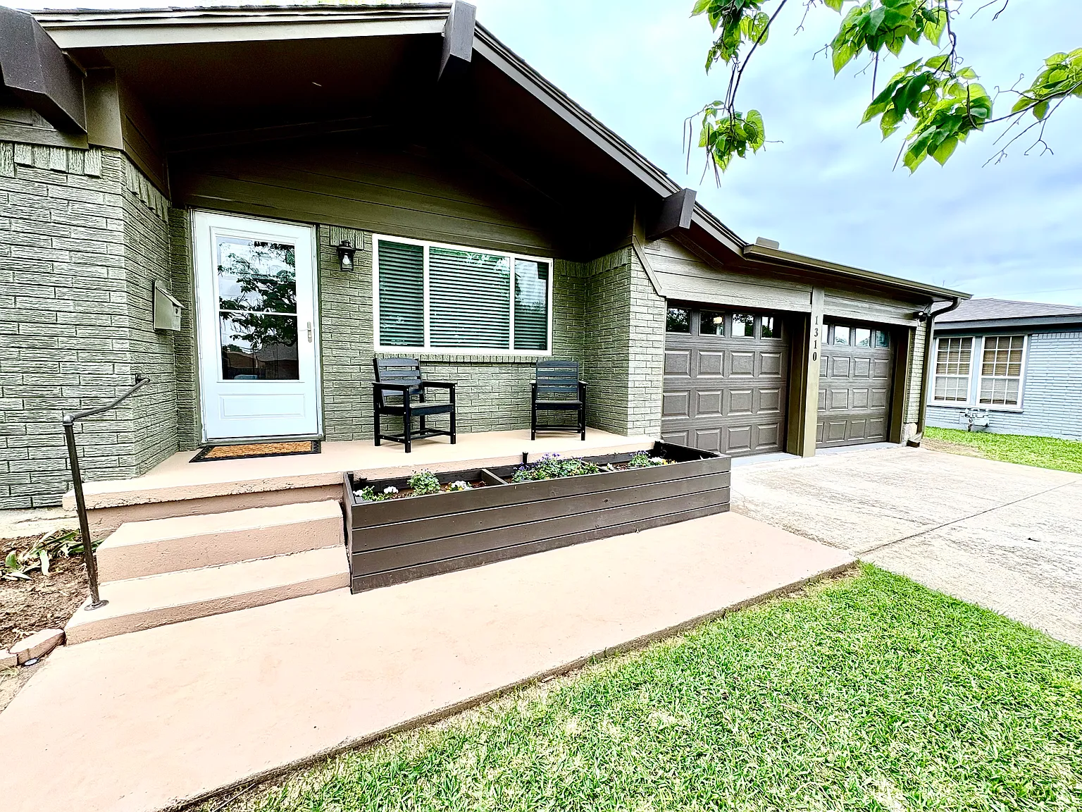 3 bed, $4,000 — Photo 1
