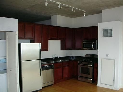 3rd image of 1122 W Catalpa Ave APT 702