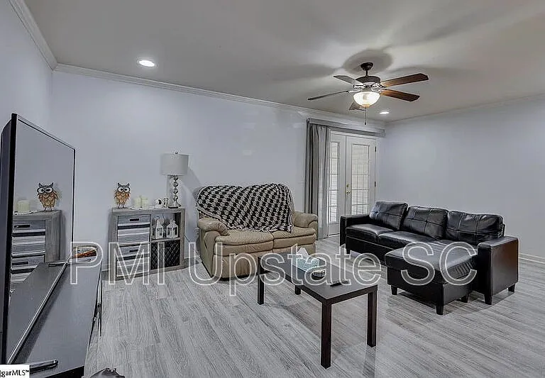 1122 E Lee Rd — Photo 9