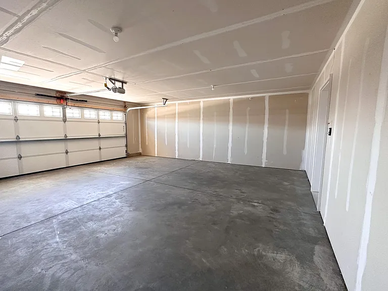 301 Ivy Rd E — Photo 8