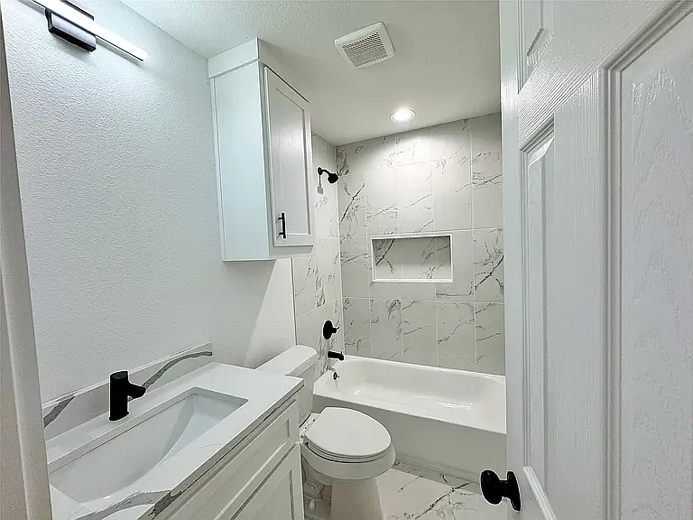 2910 Bourland St #A — Photo 5