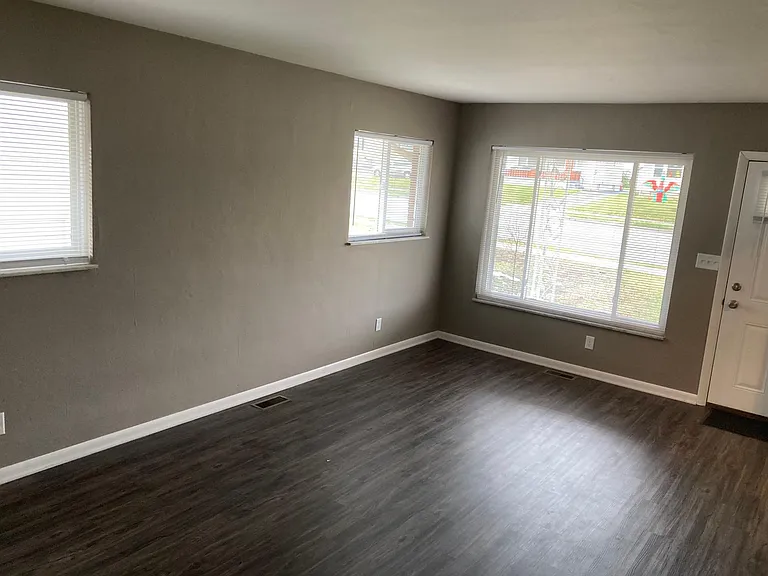 1718 S Smithville Rd — Photo 5