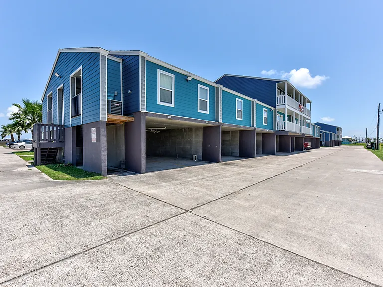 Bay Shore Apartments — Photo 28