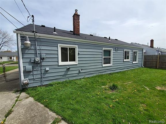 3rd image of 26561 Academy St