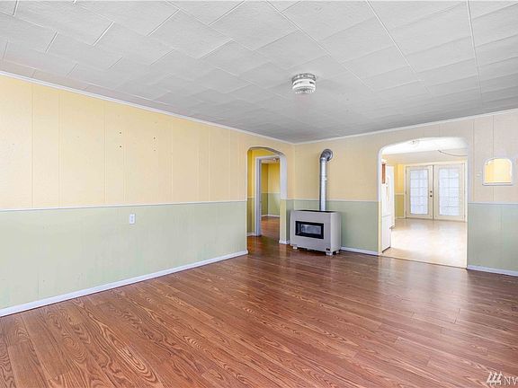 2nd image of 1904 Washington St