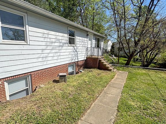 3rd image of 107 Park Ln W #A