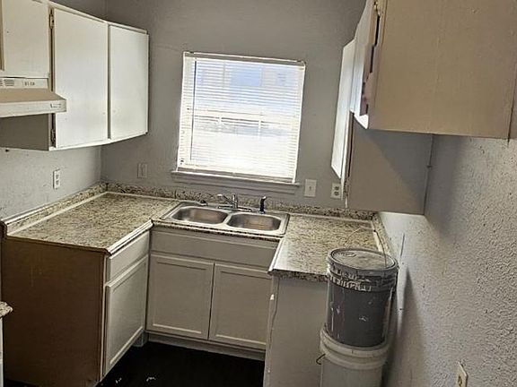 5th image of 3004 6th Ave #K