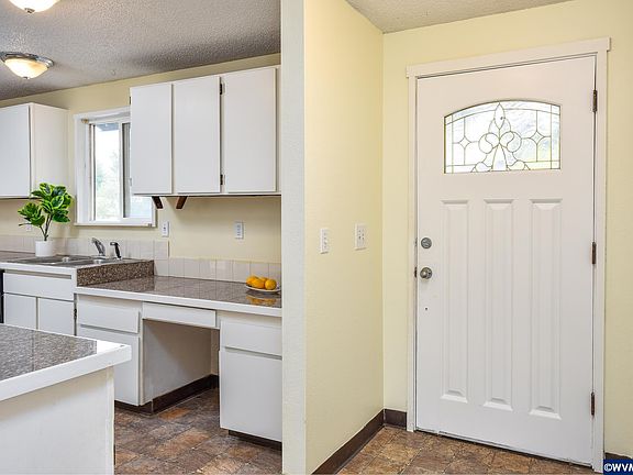 3rd image of 1030 SE Ball Blvd