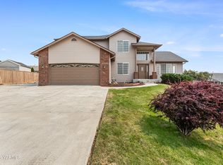 5065 Pear Butte Dr, Yakima, WA 98901