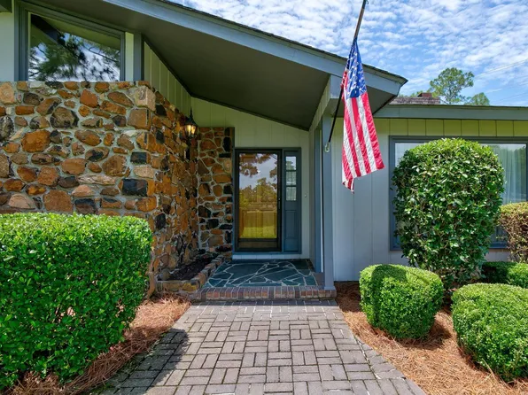 1917 Dixon Ln, Camden, SC 29020