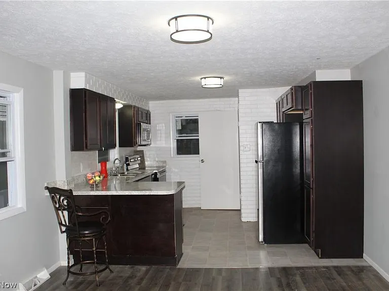 4134 Beckley Rd — Photo 2