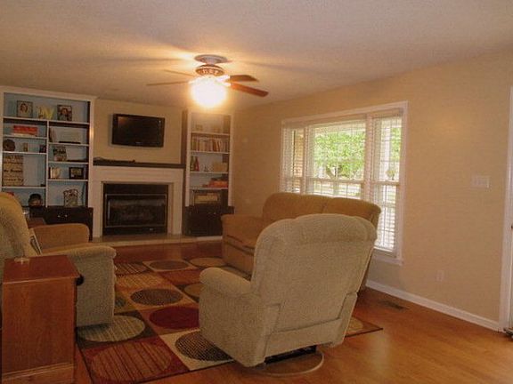 4th image of 109 Marie Ave
