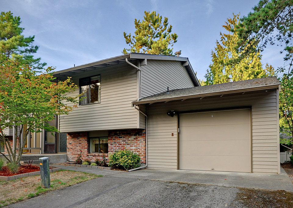 1st image of 208 168th Ave NE