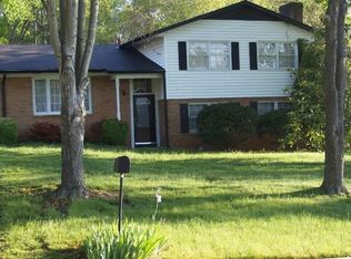 121 Flintfield Dr, Winston Salem, NC 27103