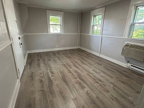 4th image of 115 Sycamore St APT C