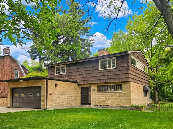 645 Judge Ave, Waukegan, IL 60085