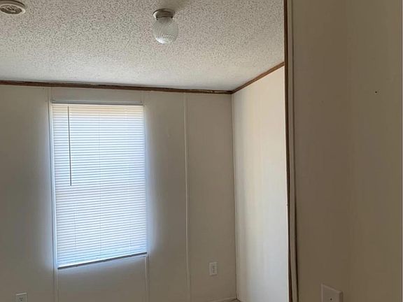 4th image of 165 Georgette St