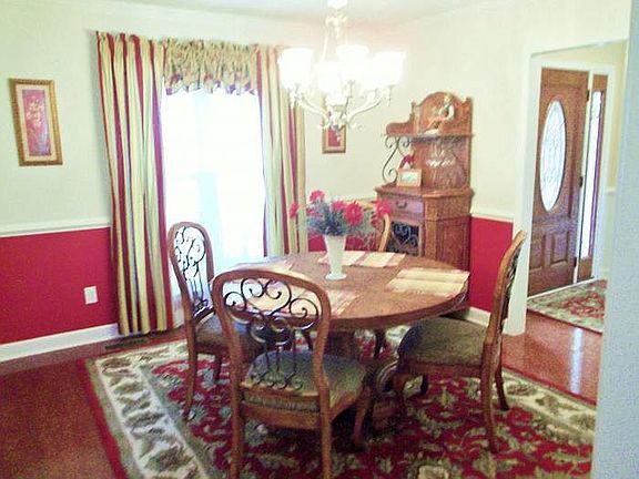Formal Dining Room 
