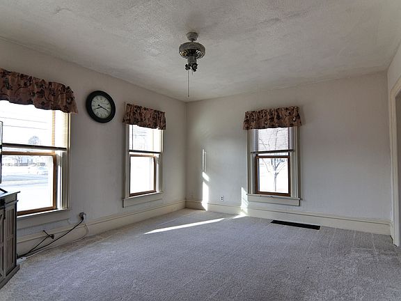 4th image of 1420 Mineral Point Ave
