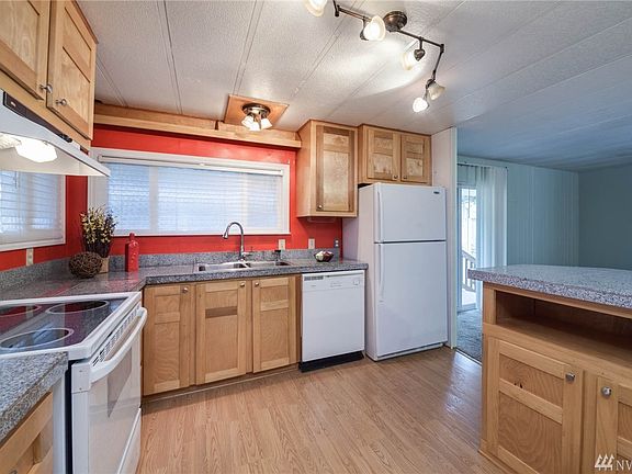 3rd image of 1402 22nd St NE Unit 218