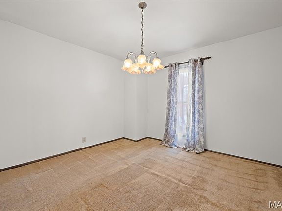 5th image of 174 Sandy Shore Dr