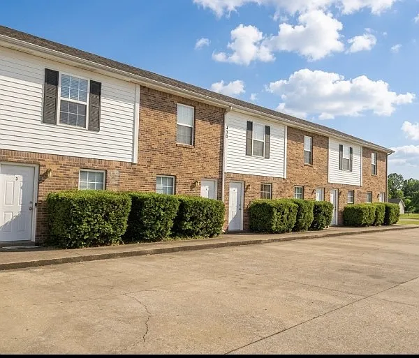 2 bed, 1.5 bath, 1020 sqft, $975 — Photo 1