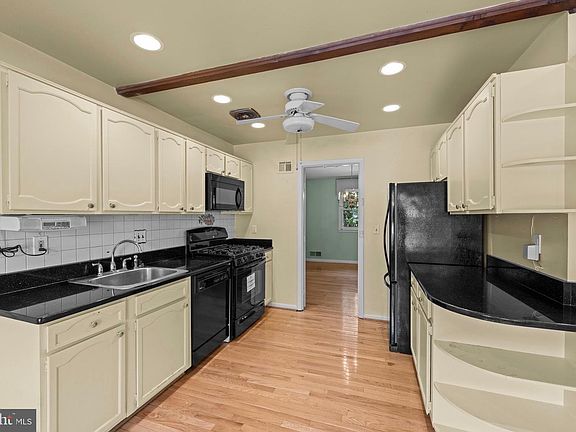 3rd image of 14805 Flintstone Ln