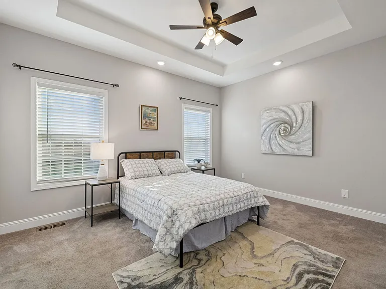 207 Bedford Ct — Photo 22