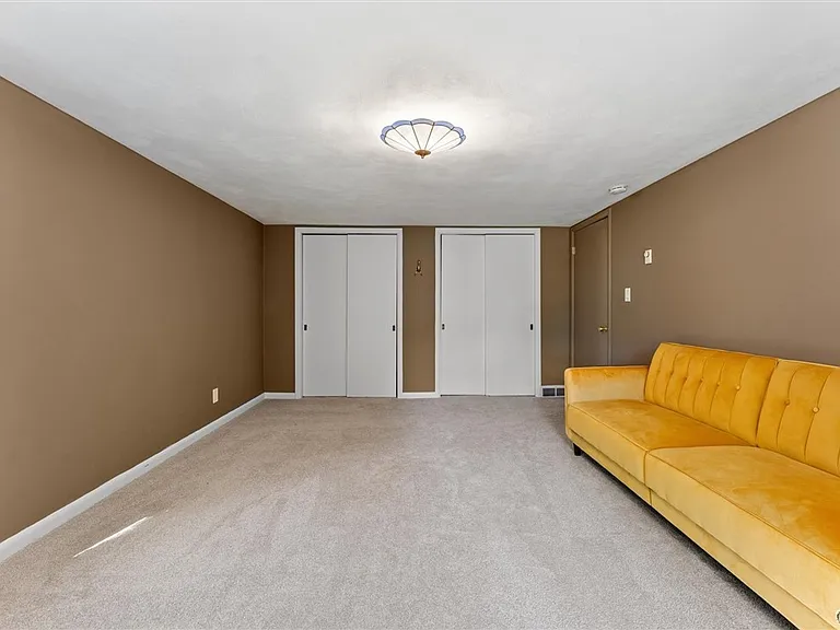 30 Lyndon Rd — Photo 32