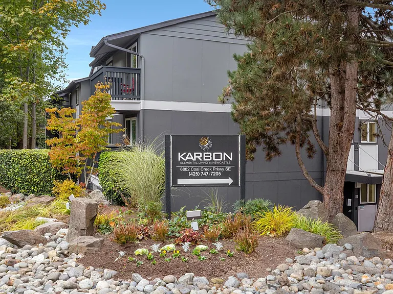 Karbon Apartments — Photo 30