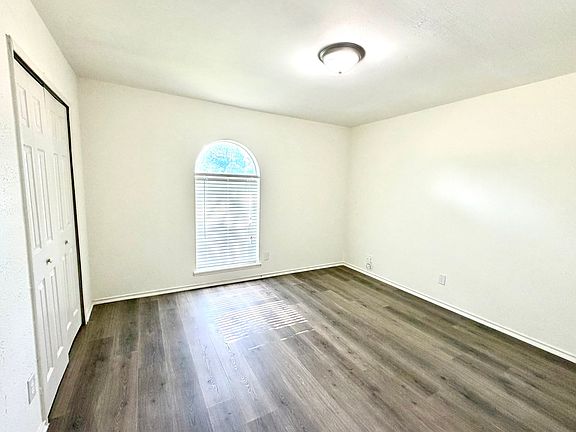 5th image of 2829 Arcadia Ln