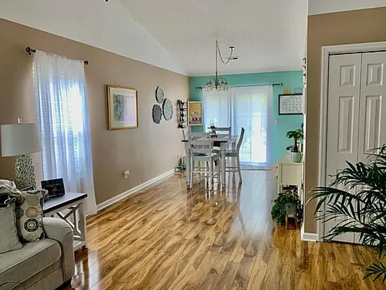 601 Tisbury Ln — Photo 6