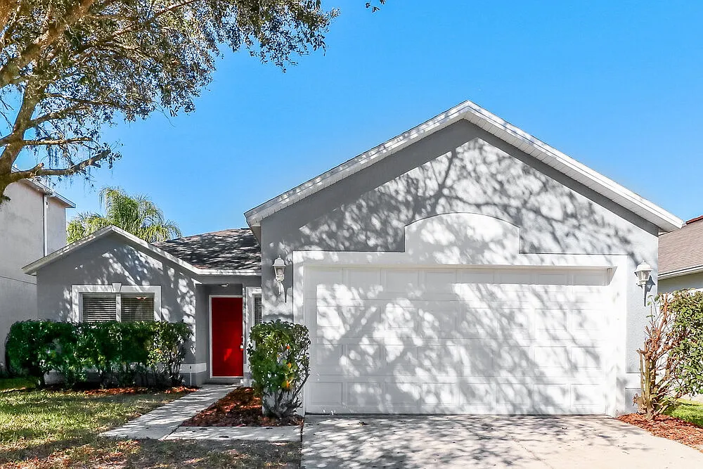 3 bed, 2.0 bath, 1424 sqft, $2,210 — Photo 1