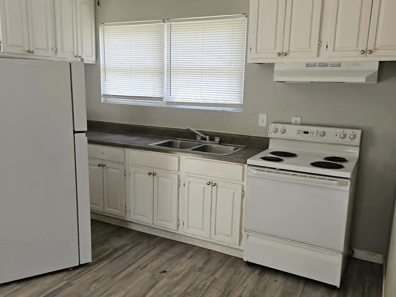 2 bed, 1000 sqft, $825 — Photo 4