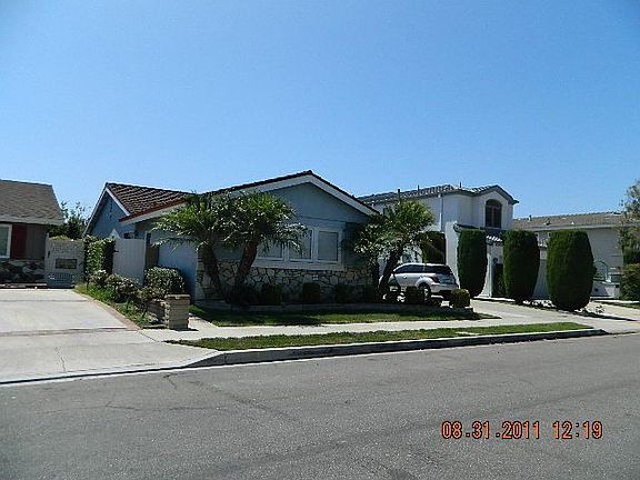 3rd image of 4556 Hazelnut Ave
