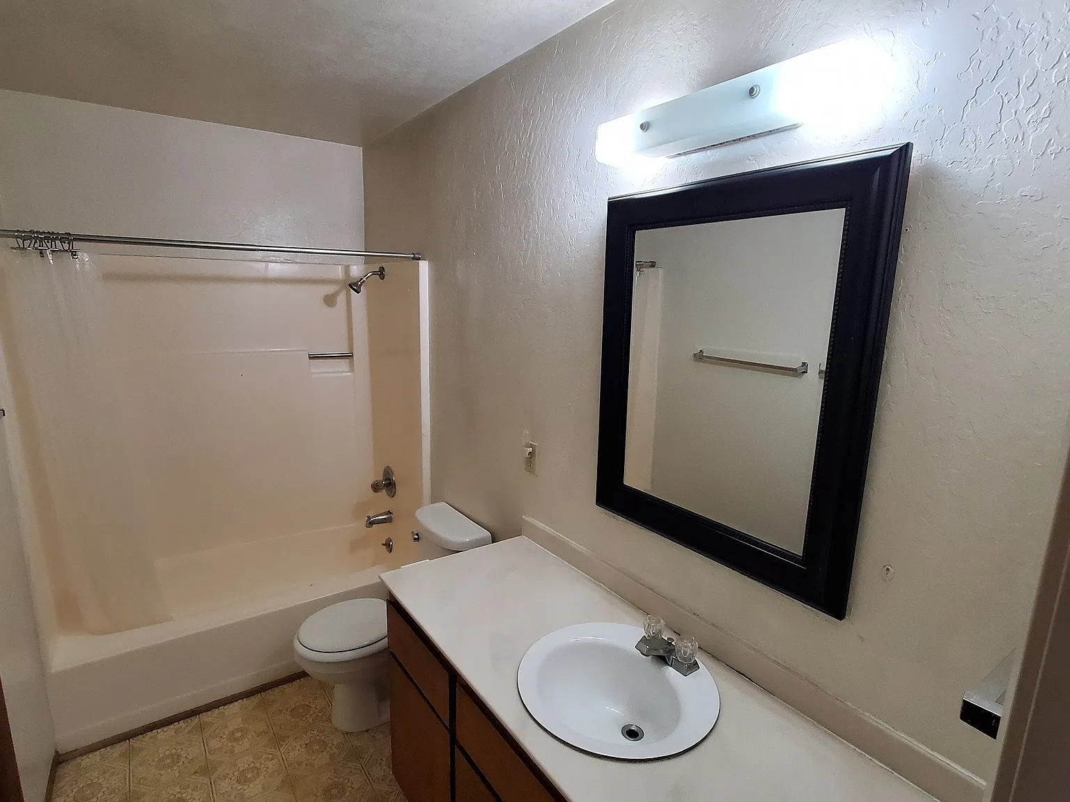 2 bed, 750 sqft, $3,950 — Photo 4