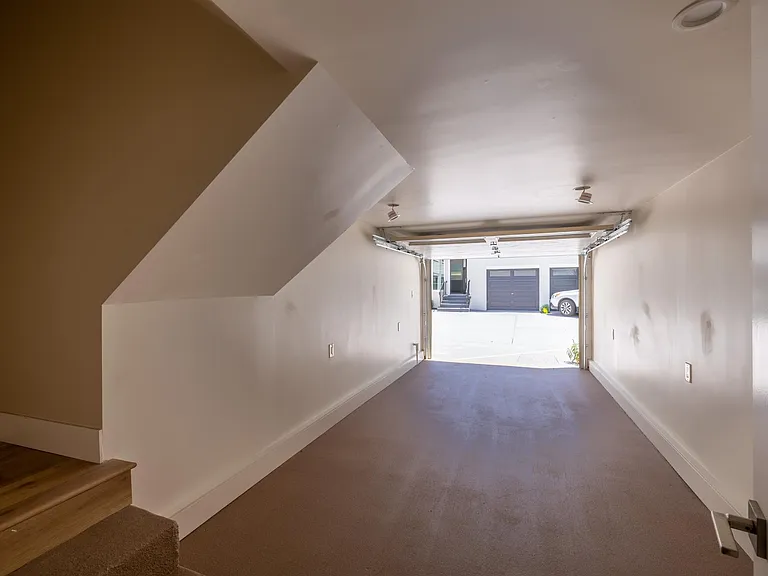 937 University Ave — Photo 13